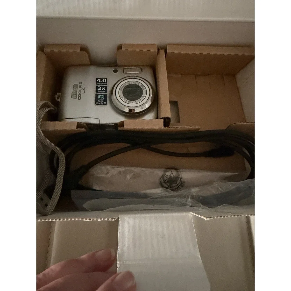 Nikon Coolpix L3 5.1MP Digital Camera Silver 3x Optical Zoom